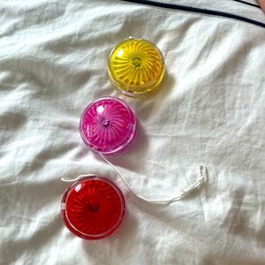 3 yo-yos, good quality, new without tags!